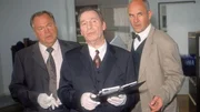 Kommissar Kehler (Wolfgang Bathke, li.), Oberstaatsanwalt Lotze (Henry van Lyck, Mi.) und Dr. Duhler (Klaus Schindler) auf Spurensuche am Tatort. Kommissar Kehler (Wolfgang Bathke, li.), Oberstaatsanwalt Lotze (Henry van Lyck, Mi.) und Dr. Duhler (Klaus Schindler) auf Spurensuche am Tatort.