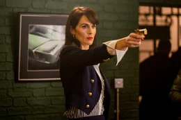 Rosalind Pearson (Michelle Dockery)
