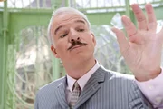 Erneut auf der Suche nach dem "rosaroten Panther" l&auml;sst Inspektor Jacques Clouseau (Steve Martin), ganz von sich &uuml;berzeugt, keine Spur unentdeckt ...