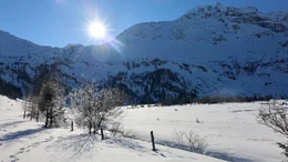Ein "Land der Berge" &uuml;ber Sehnsuchtsorte jenseits der Baumgrenze, aber auch die Eigenverantwortung im Gebirge und damit verbunden Herausforderungen.
