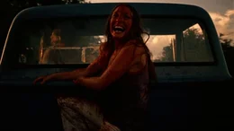 In den F&auml;ngen einer Gruppe von Kannibalen: Sally (Marilyn Burns) und ihre Freunde wollten eigentlich nur das Haus ihrer Gro&szlig;eltern suchen, um nach dem Rechten zu sehen ...