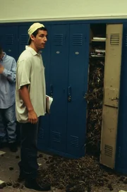 Als sein Vater ihm erz&auml;hlt, dass Billy (Adam Sandler) damals nur die Schule geschafft hat, weil seine Eltern die Lehrer bestochen haben, beschlie&szlig;t Billy, seinem Vater zu zeigen, dass er die Schule auch ohne dessen Hilfe schafft. In 24 Wochen will er den Lernstoff von der ersten bis zur zw&ouml;lften Klasse aufholen. Also kehrt er mit 27 Jahren in die Schule zur&uuml;ck ...