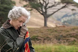 Auf ihrem Landsitz in Schloss Balmoral, fernab der &Ouml;ffentlichkeit und der Presse, zeigt K&ouml;nigin Elisabeth II (Helen Mirren) ihre Gef&uuml;hle obgrund des pl&ouml;tzlichen, tragischen Todes von Prinessin Diana.