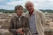 Ilse (Thekla Carola Wied) und Edgar (G&uuml;nther Maria Halmer) genie&szlig;en den Urlaub auf Mallorca.