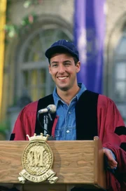 Weil sein Vater ihn f&uuml;r einen Taugenichts h&auml;lt und ihn bei der Nachfolge f&uuml;r die Leitung seiner Hotel-Kette &uuml;bergeht, beschlie&szlig;t der 27-j&auml;hrige Billy (Adam Sandler), wieder zur&uuml;ck in die Schule zu kehren ...