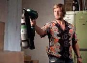 Da sich die Tatwaffe, ein Druckluftnagler, an Bord eines der gestohlenen und geplünderten Paketfahrzeuge befand, hegt Mick (Henning Baum) schon bald den Verdacht, dass der Paketdieb und der Mörder des Privatdetektiven identisch sind ...