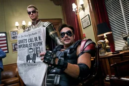 L-R: Ozymandias (Matthew Goode) und Comedian (Jeffrey Dean Morgan)