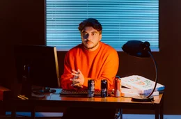 Dem Host und Journalist Khesrau Behroz hat Gaming nach seiner Flucht aus Afghanistan Halt gegeben.