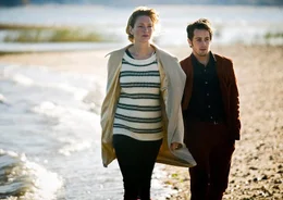 Vergeblich versucht Sam (Michael Angarano) seine gro&szlig;e Liebe Zoe (Uma Thurman) zur&uuml;ckzugewinnen.