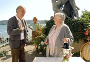 Antonia (Uschi Glas, Mitte) und Regina (Ruth Drexel) haben gemeinsam mit ihrem Erzfeind Breitwieser (Gerd Anthoff) erfolgreich eine Schlacht geschlagen, doch schon heckt Breitwieser eine neue Intrige aus.