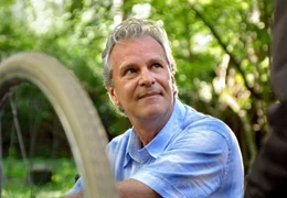 rbb Fernsehen 1:0 F&Uuml;R DAS GL&Uuml;CK, am Donnerstag (07.06.12) um 20:15 Uhr. Hausmeister Christian Brenner (Peter Sattmann) ist der gute Geist der Schule.