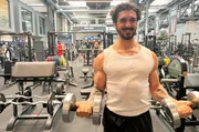 Samir ist Angestellter und trainiert viel im Fitnessstudio.