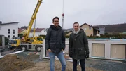 Torben und Marcel lassen bauen. Den Innenausbau übernehmen sie selbst.