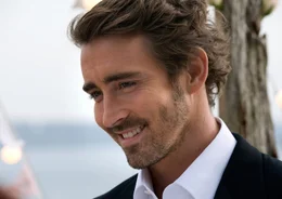 Gutaussehend und unendlich eitel: der Dokumentarfilmer Whit (Lee Pace).