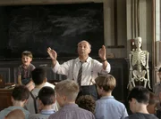 Clement Mathieu (Gerard Jugnot, hinen re.) hat die Rasselbande dazu gebracht, zu singen. Nur der kleine Pepinot (Maxence Perrien, hinten li.) kann den Ton nicht halten und muss daher das Metronom beaufsichtigen.