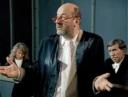 Rechtsanwalt Robert Liebling (Manfred Krug) vertritt den Kollegen Stubenrauch vor dem Ehrengericht; zudem setzt sich Kollege Arnold für einen am Schlachthof arbeitenden Muslim ein.