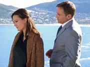 Topmanager Werner (Bernhard Schir) kann nicht verstehen, was seine Kollegin Hanna (Maja Maranow), in die er schon lange verliebt ist, noch in Neuseeland hält. Topmanager Werner (Bernhard Schir) kann nicht verstehen, was seine Kollegin Hanna (Maja Maranow), in die er schon lange verliebt ist, noch in Neuseeland hält.