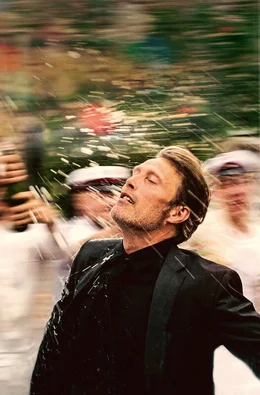 Kinoplakat - Martin (Mads Mikkelsen) liebt den Rausch.