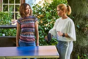Ella (Annette Frier) und Christina (Julia Richter) sind zwar jetzt so etwas wie eine Familie, aber vor Auseinandersetzungen schützt sie das nicht.