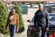 Nicole DeChamps (Marsha Thomason, l.); Sam Hanna (LL Cool J, r.) Nicole DeChamps (Marsha Thomason, l.); Sam Hanna (LL Cool J, r.)