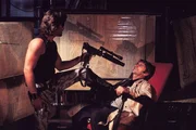 Snake Plissken (Kurt Russell) und Brain (Harry Dean Stanton,r.).