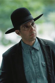 Eines Tages taucht dort vor Morts T&uuml;r ein mysteri&ouml;ser Mann (John Turturro) auf, der sich als John Shooter vorstellt und ihn beschuldigt, eine seiner Geschichten gestohlen zu haben ...