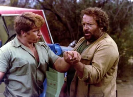 Armdr&uuml;cken einmal anders: Tom (Bud Spencer, r.) ...