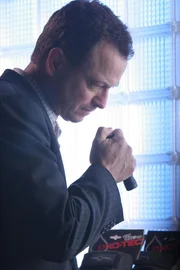 Bei einem Rollerderby kommt eine Team-Anf&uuml;hrerin zu Tode. Detective Mac Taylor (Gary Sinise) ermittelt wegen Mordes.