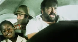 L-R: Bodo (Baldwyn Dakile), Caputo (Enzo Cannavale), Rizzo 'Piedone' (Bud Spencer)