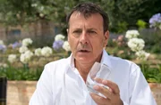 Den Tod vor Augen: Gunter (Hermann Toelcke) hat das von Benita vergiftete Tafelwasser getrunken.