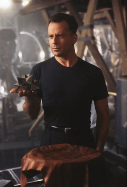 Meisterdieb Hudson Hawk (Bruce Willis) soll drei seltene Kunstwerke stehlen ...