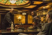 L - R: Denzel Washington als Robert McCall, Tihomir Dukic als Teddy's Guy, Alex Veadov als Tevi, David Meunier als Slavi