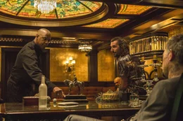 L - R: Denzel Washington als Robert McCall, Tihomir Dukic als Teddy's Guy, Alex Veadov als Tevi, David Meunier als Slavi