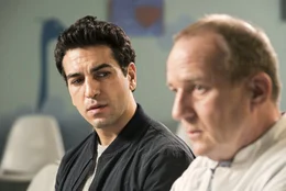 L-R: Lenny Reinhard (Elyas M'Barek), Dr. Reinhard (Uwe Preuss).
