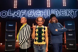 Olaf Schubert mit seinem B&uuml;hnenprogramm "Zeit f&uuml;r Rebellen".  Die Verwendung des sendungsbezogenen Materials ist nur mit dem Hinweis und Verlinkung auf RTL+ gestattet.; Olaf Schubert mit seinem B&uuml;hnenprogramm "Zeit f&uuml;r Rebellen".  Die Verwendung des sendungsbezogenen Materials ist nur mit dem Hinweis und Verlinkung auf RTL+ gestattet.