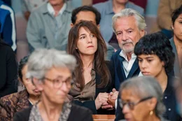 Mitte: Claire Farel (Charlotte Gainsbourg), Jean Farel (Pierre Arditi)