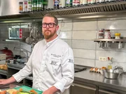 Haubenkoch Max Leodolter interpretiert auf dem Lurgbauer Hof bei St. Sebastian den Geschmack der Region neu.
