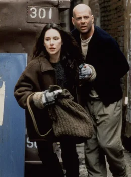 Auf seiner Reise durch die Zeit trifft James Cole (Bruce Willis) die Psychiaterin Dr. Kathryn Railly (Madeleine Stowe).