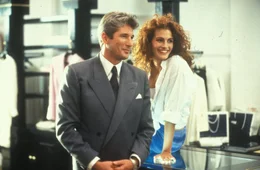 Aus der anf&auml;nglichen Gesch&auml;ftsbeziehung wird innerhalb einer Woche eine leidenschaftliche Aff&auml;re. Doch das Stra&szlig;enm&auml;dchen (Julia Roberts, r.) und den Million&auml;r (Richard Gere, l.) trennen Welten ...