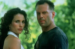 Anna Baragli (Andie MacDowell, l.); Hudson Hawk (Bruce Willis, r.)