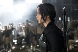 Die tapfere K&auml;mpferin Katniss (Jennifer Lawrence) ist bereit, alles zu riskieren, denn es gilt, das Leben ihres Freundes Peeta zu retten ...