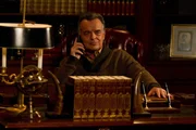 Nach alldem, was geschehen ist, ruft Robin ihren Vater (Ray Wise) an, um mit ihm zu sprechen ...