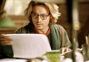 Der erfolgreiche Autor Mort Rainey (Johnny Depp) steckt gerade in einer tiefen Lebenskrise. W&auml;hrend seine Noch-Ehefrau im ehemals gemeinsamen Haus lebt, hat sich Mort in die einsam an einem See gelegenen Ferienh&uuml;tte zur&uuml;ckgezogen, wo ihn zu allem &Uuml;berfluss wieder einmal eine Schreibblockade qu&auml;lt. Da taucht ein Fremder bei ihm auf ...