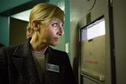 Janet Scott (Lesley Sharp) sorgt sich um ihre Tochter Taise. Das junge Mädchen wurde festgenommen und nun ist unklar, wie es mit ihr weitergeht.