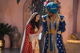 Dalia (Nasim Pedrad, l.); Dschinni (Will Smith, r.)