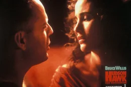 Lange kann Anna (Andie MacDowell, r.) dem Charme des Meisterdiebes Hawk (Bruce Willis, l.) nicht widerstehen ...