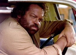 Als ein reicher Spekulant versucht, den Eingeborenen ihr Land wegzunehmen, ger&auml;t Tom (Bud Spencer) in Rage ...