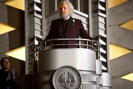 Als President Snow (Donald Sutherland) die 74. Hungerspiele ank&uuml;ndigt, ahnt er nicht, dass diesmal alles ganz anders wird, als er es sich in seinen k&uuml;hnsten Tr&auml;umen je vorgestellt hat ...