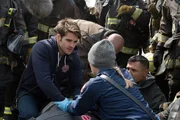 Jimmy Borrelli (Steven R. McQueen), Sylvie Brett (Kara Kilmer, Rückansicht)