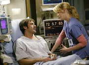 Izzie (Katherine Heigl, r.) &uuml;berbringt Denny (Jeffrey Dean Morgan, l.) die Nachricht, dass er ein Spenderherz bekommen soll. Da er aber bereits schon einmal entt&auml;uscht wurde, als ein Spenderherz nicht funktionierte, h&auml;lt sich seine Vorfreude in Grenzen ...